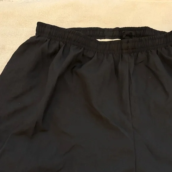 Vintage Nike Women's Black Athletic Shorts - Picture 4 of 6